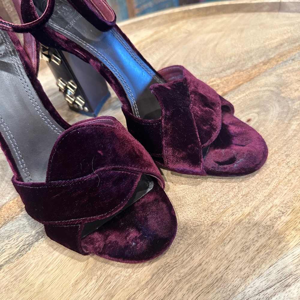 Tory Burch Rich Maroon Velvet Gold Studded Block Heels. Luxurious. U.S. 7.5 - Picture 6 of 16